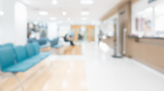 ¿Cómo mejora el CMMS el mantenimiento hospitalario para la seguridad del paciente y el cumplimiento normativo?